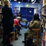 A quiet reading between shelves
